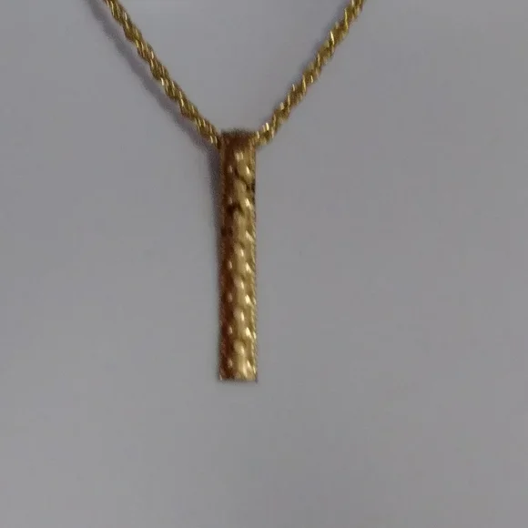 🌺BUNDLE ONLY🌺VINTAGE LADIES FAUX GOLD PENDANT - Picture 8 of 10